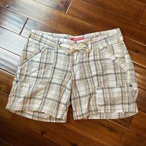 Women’s Juniors Union Bay White Gray Green Plaid 4 Pocket Tie Shorts Size 9